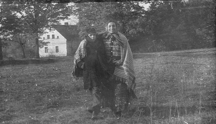 Bronisława Wajs "Papusza" z synkiem Tarzanem, fotografia ze zbiorów Jerzego Ficowskiego